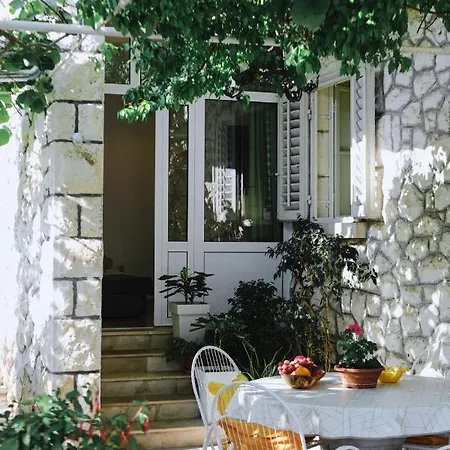 Fora - Hvar * חוואר